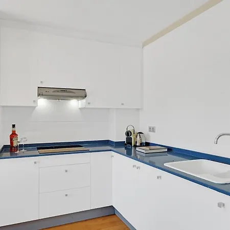 In With A Pool And Parking Appartamento