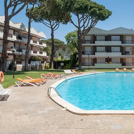 In With A Pool And Parking